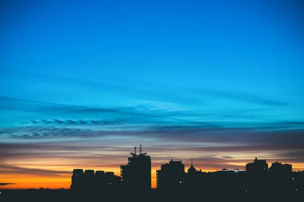 Paisaje Urbano Con Maravilloso Amanecer Vívido Varicolor Espacio Copia — Foto de Stock