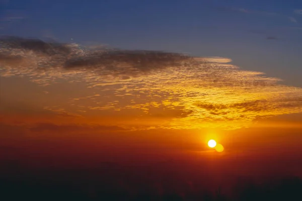 Brilho Ensolarado Nas Nuvens Maravilhoso Amanhecer Vívido Belo Pôr Sol — Fotografia de Stock