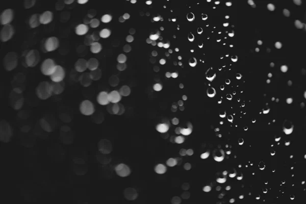 Vuile Venster Glas Met Druppels Regen Atmosferische Monochroom Donkere Achtergrond — Stockfoto