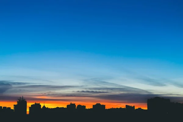 Paisaje Urbano Con Maravilloso Amanecer Vívido Varicolor Increíble Cielo Azul — Foto de Stock