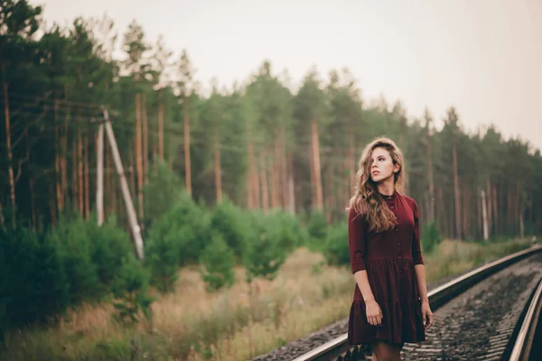 Beautiful Dancing Girl Curly Natural Hair Enjoy Nature Forest Railway — ストック写真