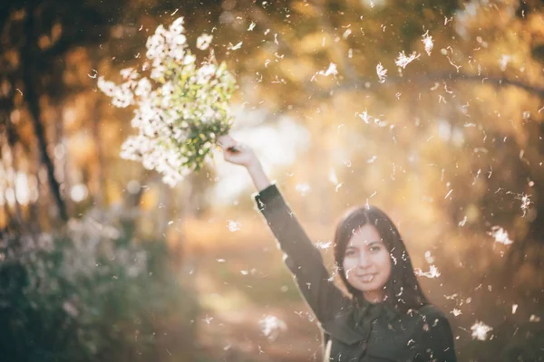 Inspired Girl Enjoying Sunset Autumn Forest Blur — ストック写真