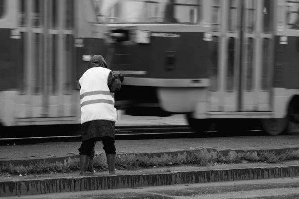 Straatschoonmaakster Werkt Vroege Ochtend — Stockfoto