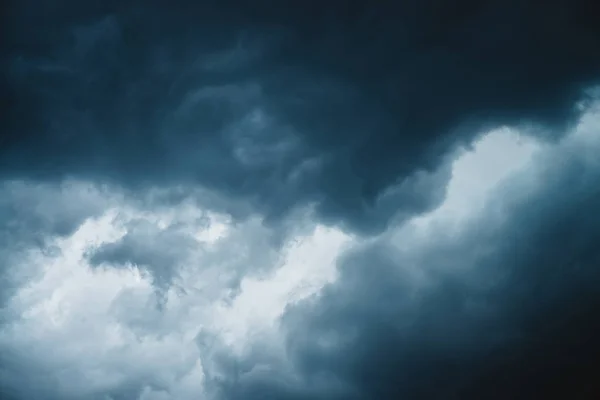 Nuvens Trovoada Pesadas Escuras Antes Chuva — Fotografia de Stock