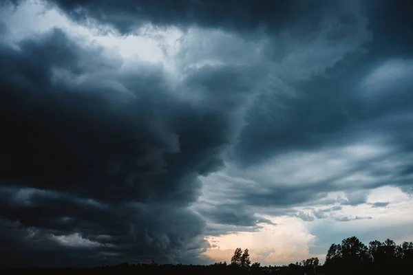 Тёмные Грозовые Тучи Перед Дождём — стоковое фото