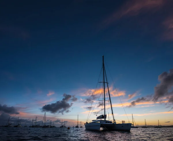 Dark Night View Sailing Boat Anchored Open Sea Black Silhouette — Stock Photo, Image