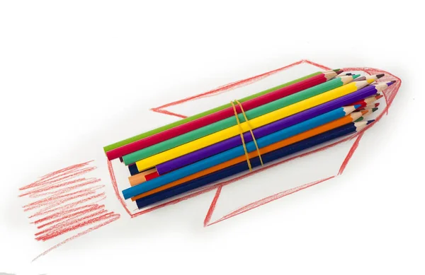 Lápis de cor. míssil pintado e lápis coloridos — Fotografia de Stock