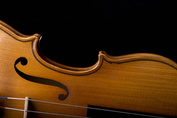 小提琴乐器特写镜头隔离在黑色 — 图库照片