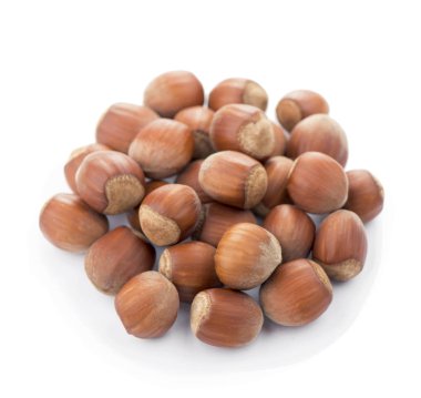 Fındık yakın çekim, beyaz arka planda izole