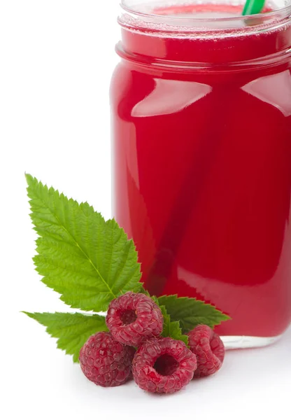 The raspberries and juice isolated on white background. — Stock Photo, Image