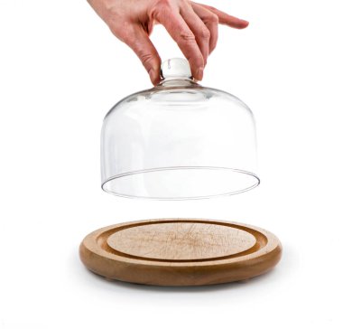 Tahta peynir tahtası, beyaz üzerine izole edilmiş.