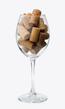 Beyaz arkaplanda izole edilmiş farklı şarap araçları