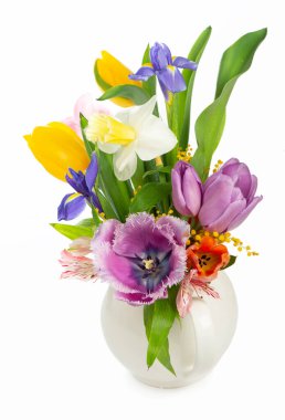 Beyazlar üzerinde izole bir çiçek buketi