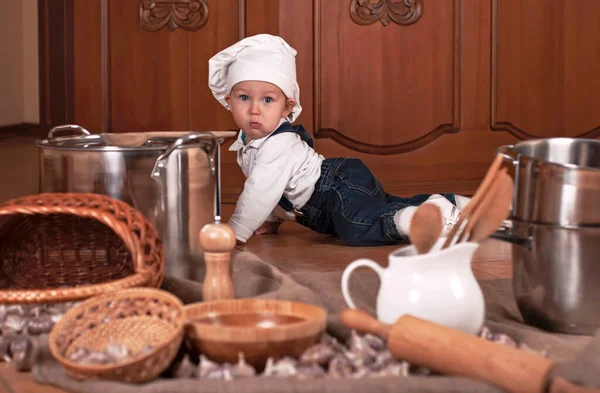 Porträtt Glad Liten Pojke Kock Uniform Med Grönsaker — Stockfoto