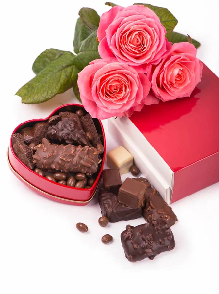 Belle Rose Chocolat Noir Pour Saint Valentin Sur Fond Blanc — Photo