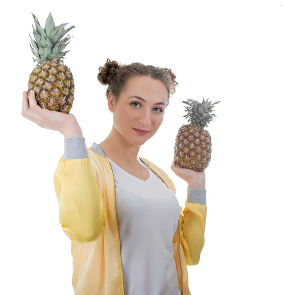 Schöne Junge Frau Mit Ananas Isoliert Auf Weiß — Stockfoto