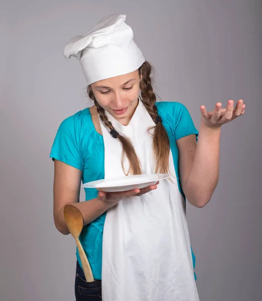 Mujer Sosteniendo Plato Blanco Sonriente Chica Camarera Aislado — Foto de Stock