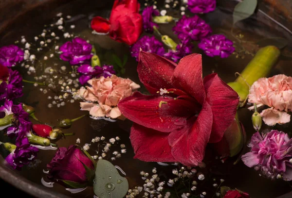 Вінтажний Різні Квіти Різні Квіти Темному Вінтажному Фоні Вид Зверху — стокове фото