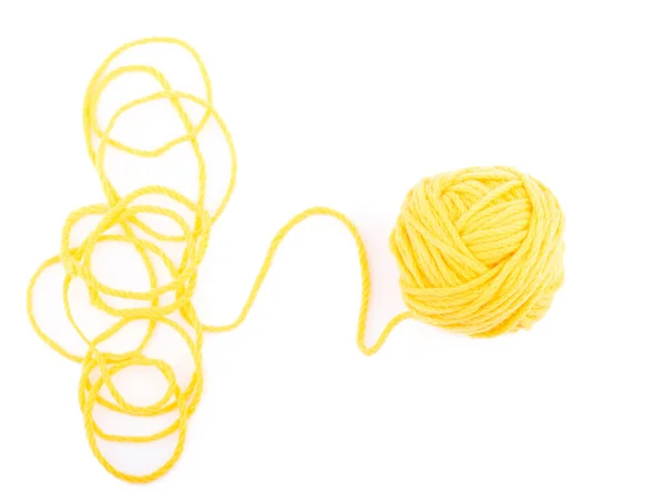 这个想法是盘根错节的 白色背景上的黄色纱球 — 图库照片
