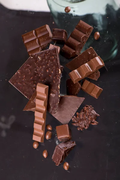 Разбитые Кусочки Шоколада Какао Порошок Деревянном Фоне — стоковое фото