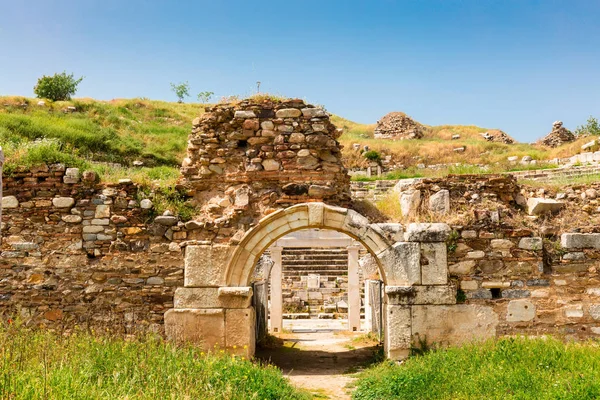 西部アナトリア トルコで Helenistic アフロディシアスなどの都市の遺跡で劇場の入り口 — ストック写真