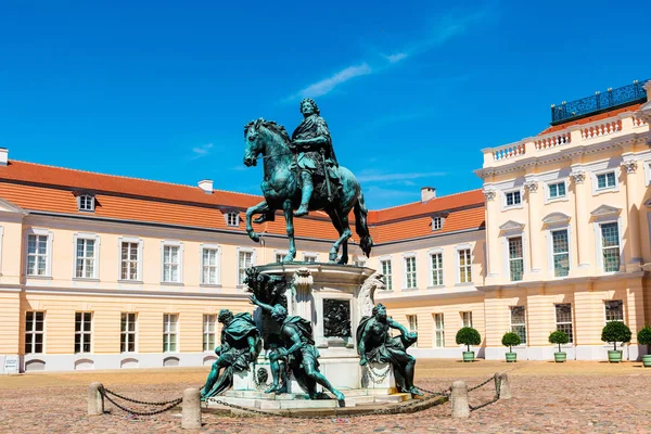 Spiżowa Statua Friedrich Wilhelm Dziedzińcu Głównym Wejściem Pałacu Charlottenburg Berlinie — Zdjęcie stockowe