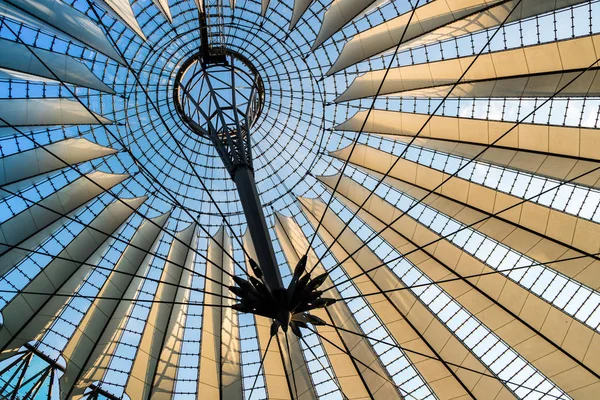 德国柏林 2018年6月9日 索尼中心的壮观的屋顶 索尼赞助的大厦复合体坐落在波茨坦广场在柏林 — 图库照片