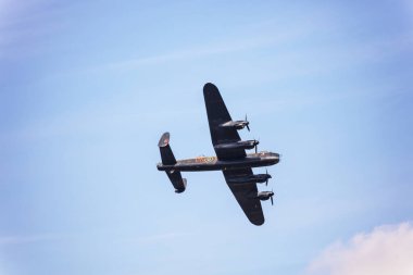 Saddleworth, İngiltere - 11 Ağustos 2018: Lancaster bombacı anma uçuş Ww2 gün.