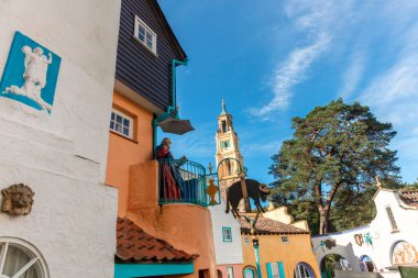 Portmeirion, Kuzey Galler, Birleşik Krallık, Clough Williams-Ellis tarafından inşa İtalyan köyü popüler turistik beldesi.
