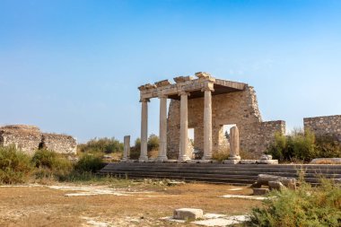 Modern köy Balat Aydn ilinde yakınında bulunan antik helenistic Milet şehir kalıntıları. İyonik Stoa.