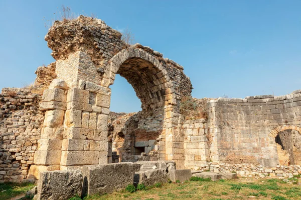 Ερείπια Της Αρχαίας Helenistic Πόλης Της Μιλήτου Βρίσκεται Κοντά Σύγχρονο — Φωτογραφία Αρχείου