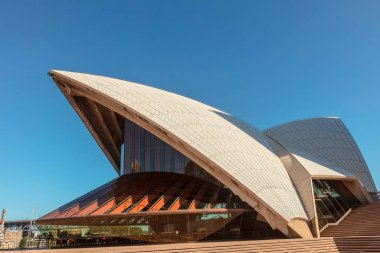 Sidney, Avustralya - 1 Nisan 2019: Sydney Harbour'daki Sydney Opera Binası 20..