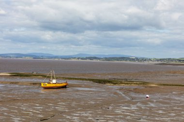 Morecambe, İngiltere - 2 Temmuz 2019: Gelgit Lancashire Morecambe Bay kumlu deniz tabanı açığa çıktı.