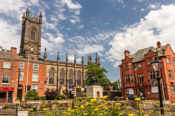 Oldham Wielka Brytania Lipca 2019 Krajobraz Miejski Centrum Oldham Kościołem — Zdjęcie stockowe