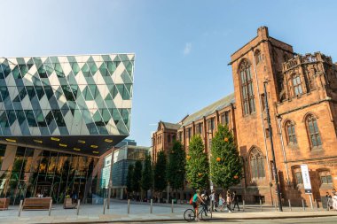 MANCHESTER, İngiltere - 20 Eylül 2020: Manchester Deansgate 'deki eski ve yeni binalar.
