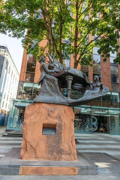 Manchester Reino Unido Septiembre 2020 Monumento Bronce Que Celebra Vida —  Fotos de Stock