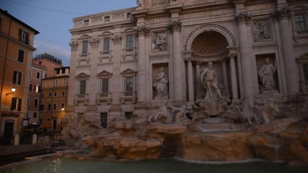 Uitzicht Beroemde Trevi Fontein Rome Bij Nacht Zonneschijn — Stockvideo