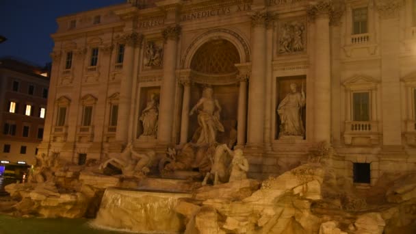 Blick Auf Den Berühmten Trevi Brunnen Rom Bei Nacht Und — Stockvideo