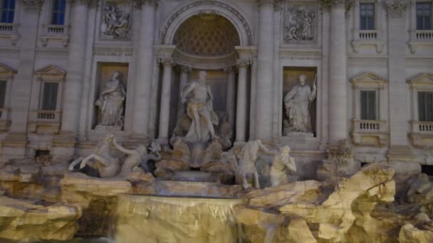 Roma Nın Ünlü Trevi Çeşmesi Gece Güneş Işığı Görünümünü — Stok video