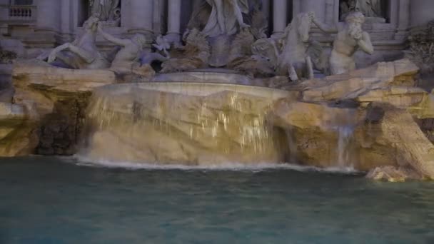 Roma Nın Ünlü Trevi Çeşmesi Gece Güneş Işığı Görünümünü — Stok video