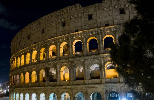 Uno Scorcio Del Colosseo Notte Roma Illuminato Artificiali — Foto Stock