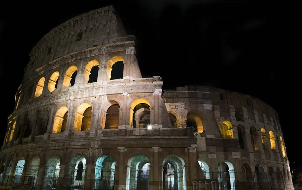 Vislumbre Coliseu Noite Roma Iluminado Por Artificial — Fotografia de Stock