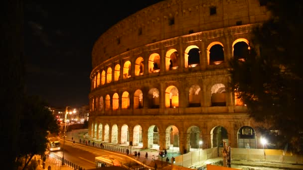 Glimp Van Het Colosseum Bij Nacht Rome Verlicht Door Kunstlicht — Stockvideo
