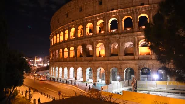 Uno Scorcio Del Colosseo Notte Roma Illuminato Luce Artificiale — Video Stock