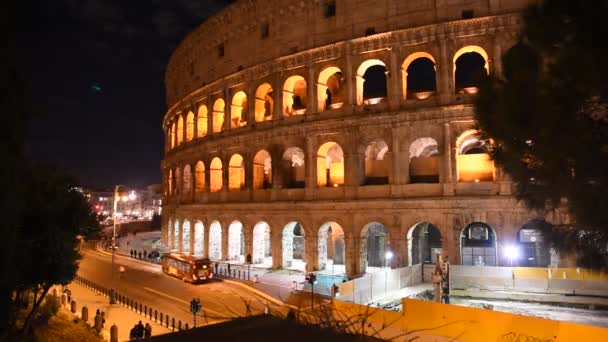 Glimt Colosseum Nattetid Rom Upplyst Artificiellt Ljus — Stockvideo