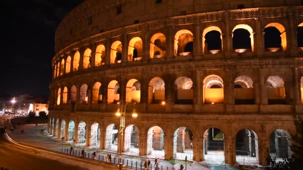 Glimt Colosseum Nattetid Rom Upplyst Artificiellt Ljus — Stockvideo