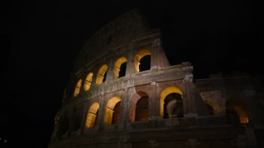 Gece, Kolezyum Roma suni bir ışıkla aydınlatılmış bakış