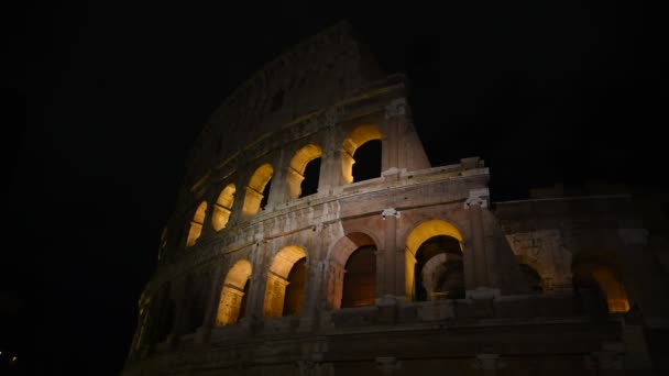 Glimt Colosseum Nattetid Rom Upplyst Artificiellt Ljus — Stockvideo