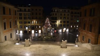 Roma Trinit dei Monti Kilisesi, İspanyol Merdivenleri ve İspanya kare gerçek zamanlı sabahın erken saatlerinde video