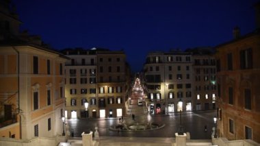 Roma Trinit dei Monti Kilisesi, İspanyol Merdivenleri ve İspanya kare gerçek zamanlı sabahın erken saatlerinde video